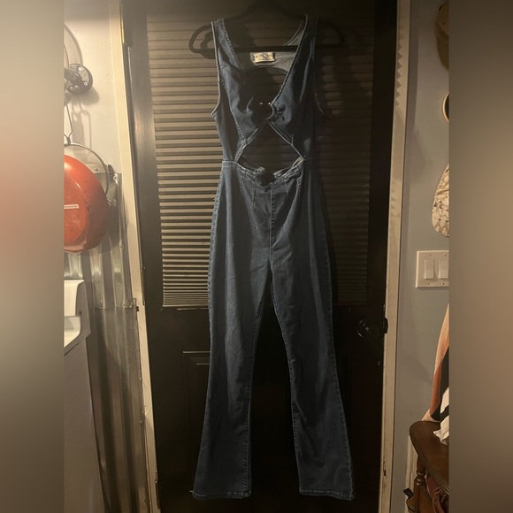 Free people/ we the free ultraviolet denim jumpsuit with cutout. Sz Sm. NWOT. - Picture 5 of 12
